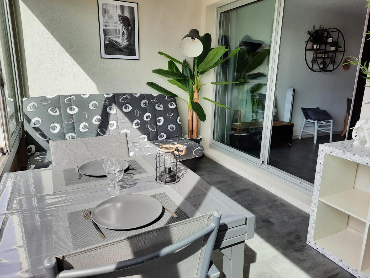 Charmant T2 Vue Marina Plages A Pied Sete Exterior photo